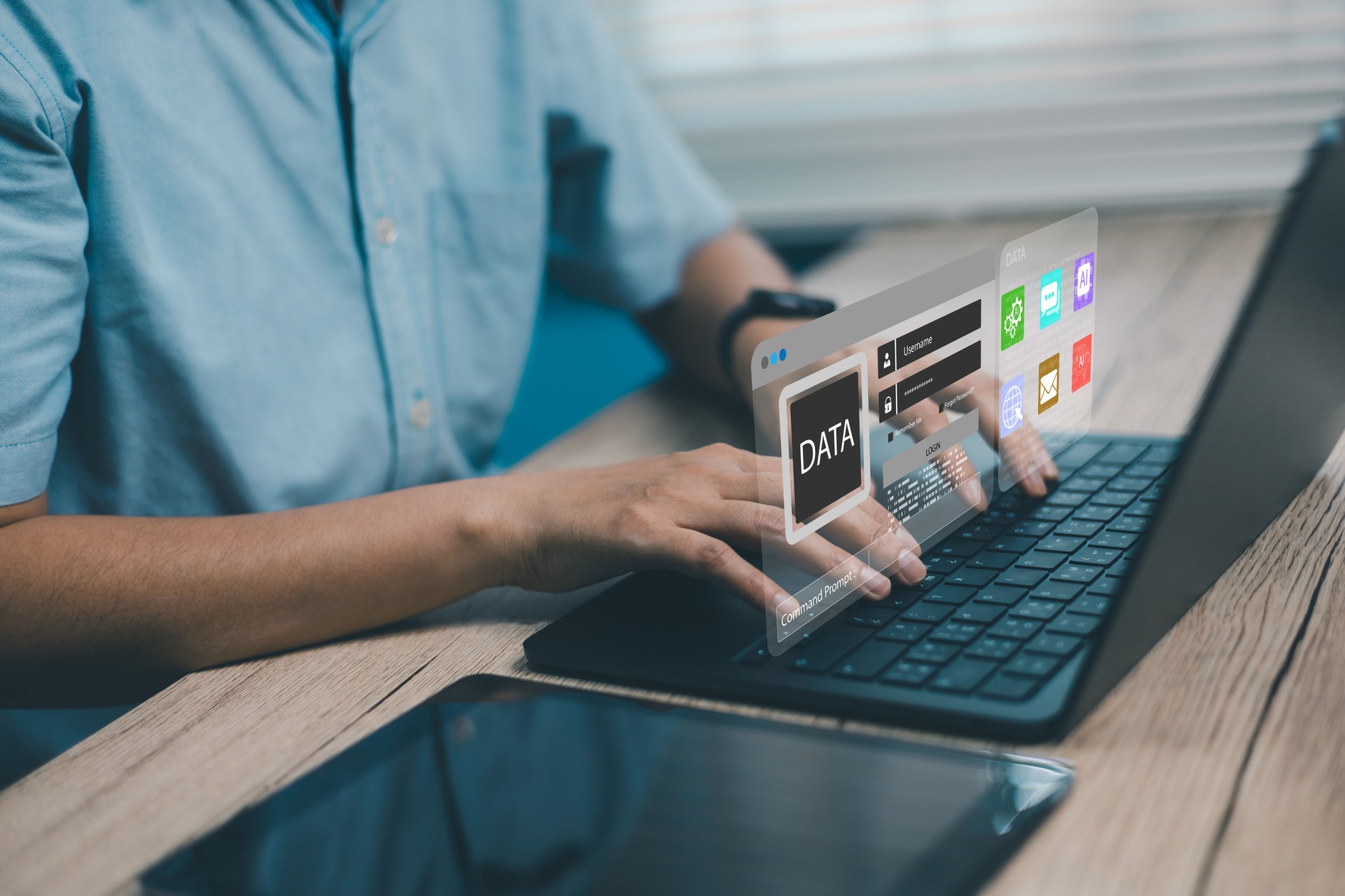 Person, die auf einem Laptop tippt, mit virtueller Datenverwaltungsschnittstelle, Big-Data-Analysen, Cloud-Speicher, künstlicher Intelligenz und digitalem Technologiekonzept für Innovationen im Bereich der Unternehmensfinanzierung